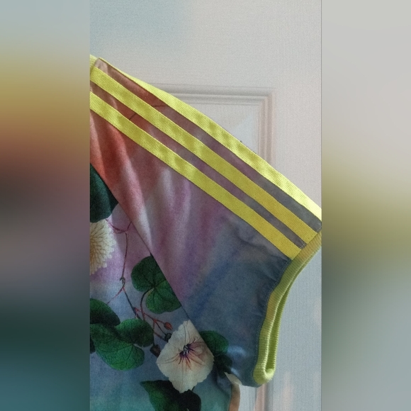 HTF Size Medium Women's Adidas floral active wear t-shirt. EUC just gorgeous. - Picture 3 of 5